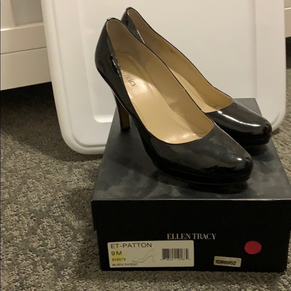 Ellen Tracy black patent size 9